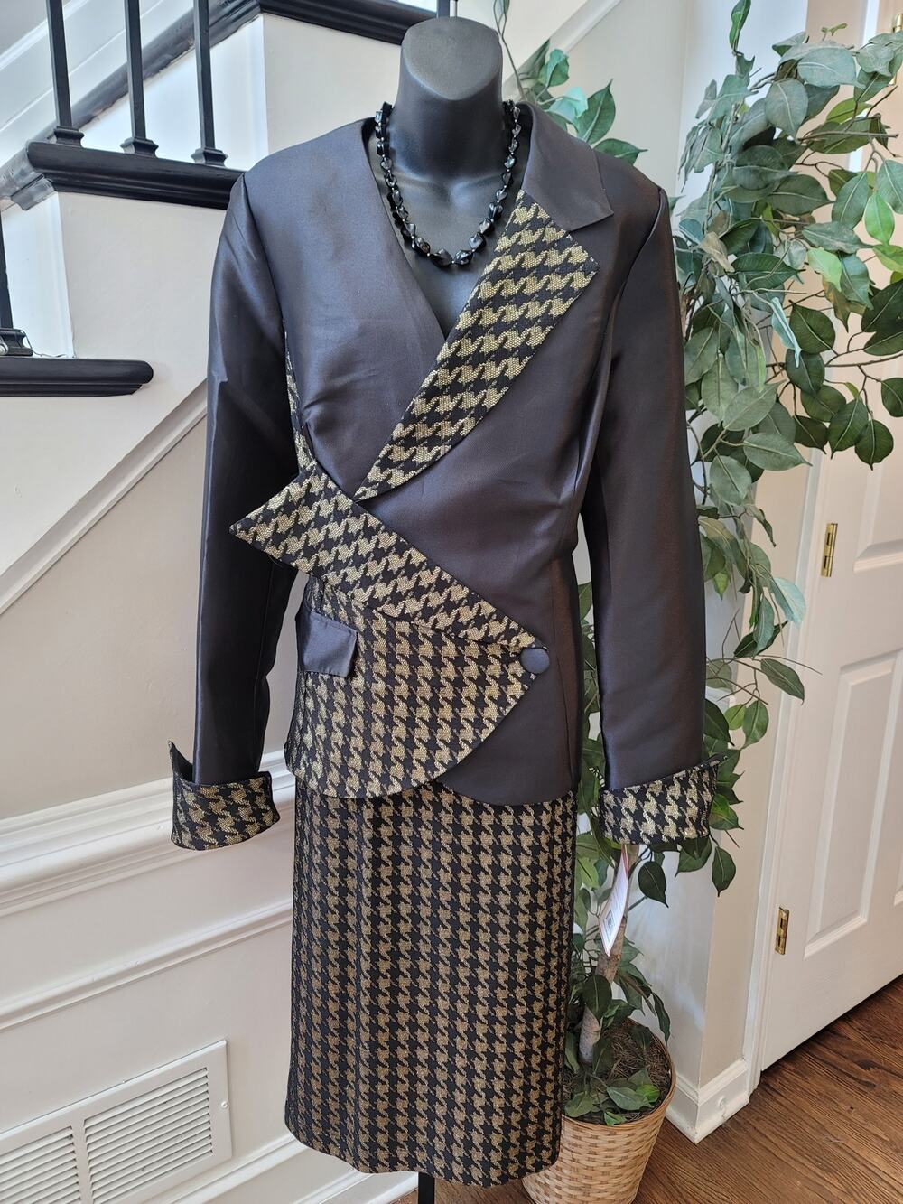 EY Boutique Skirt Suit Women's SZ 16 Black/Tan Houndstooth Fully Lined Fold Cuff